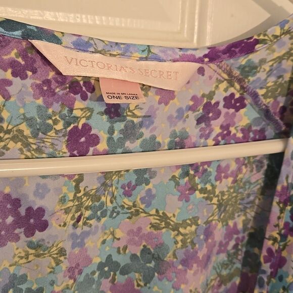 Victoria's Secret Purple and Blue Floral Robe - Picture 2 of 7